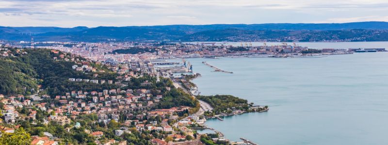 Giro turistico via mare dalla Lanterna al molo Audace