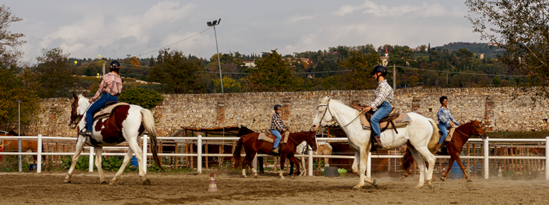 LEZIONE A CAVALLO