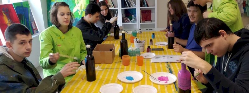 VIENI A VISITARE IL NOSTRO ATELIER D'ARTE E VEDRAI DI PERSONA I NOSTRI RAGAZZI ALL'OPERA!