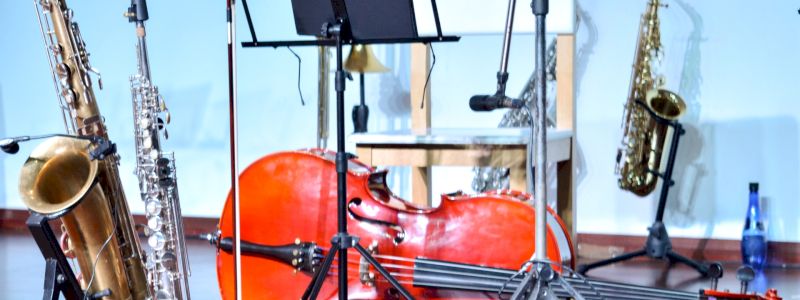 Aiutaci ad allestire le prove della nostra orchestra.