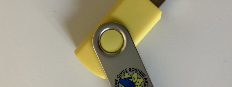 CHIAVETTA USB SOSTENITORE RIOLO PROTEZIONE CIVILE E UN CUORE DI GRAZIE