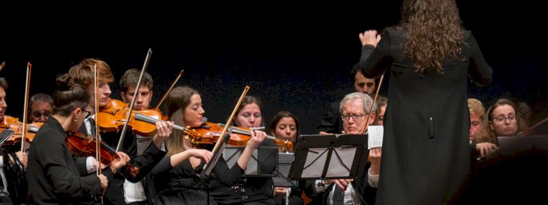 Ti piace l'idea di dedicare pubblicamente il Concerto a chi vuoi tu? Questa è la ricompensa che fa per te!