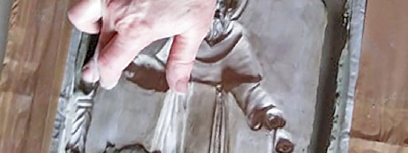 Realizza tu stessa una targa devozionale