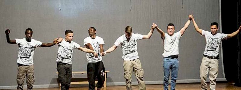 Due posti riservati per lo spettacolo teatrale 