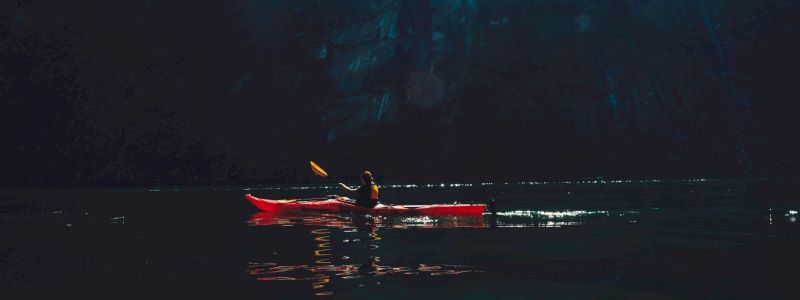 Giro in canoa al chiaro di luna – Un’esperienza unica al laghetto San Carlo