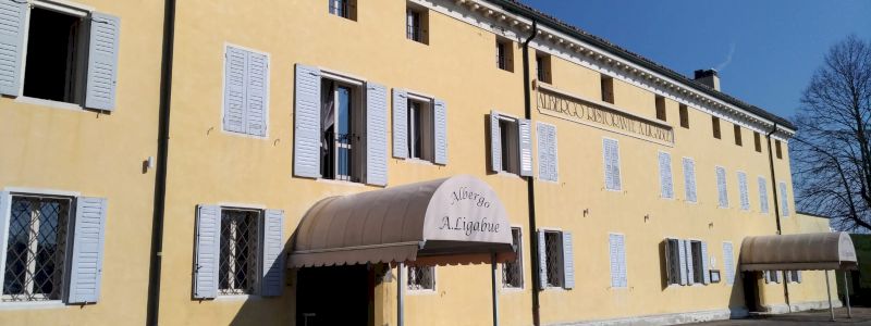 Una notte romantica per  2 persone  nello storico Albergo Ligabue nel borgo