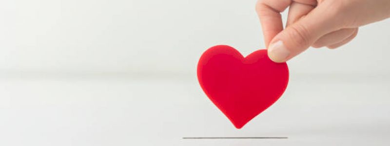 SOSTIENICI CON IL CUORE