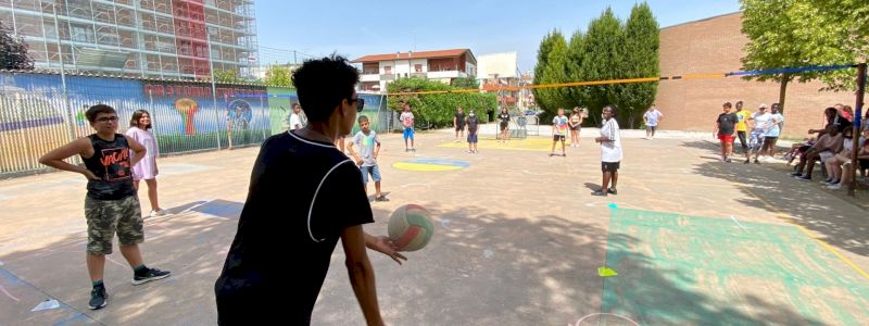 Un pomeriggio di gioco con ragazze e ragazzi