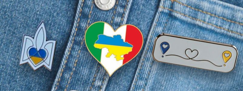 La spilla e ringraziamento su canali social